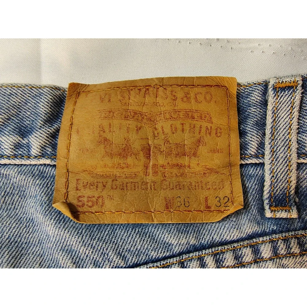 Levis 550 Relaxed Fit Jeans Mens 36x32 Light Wash Blue Vintage 90s Denim Tapered